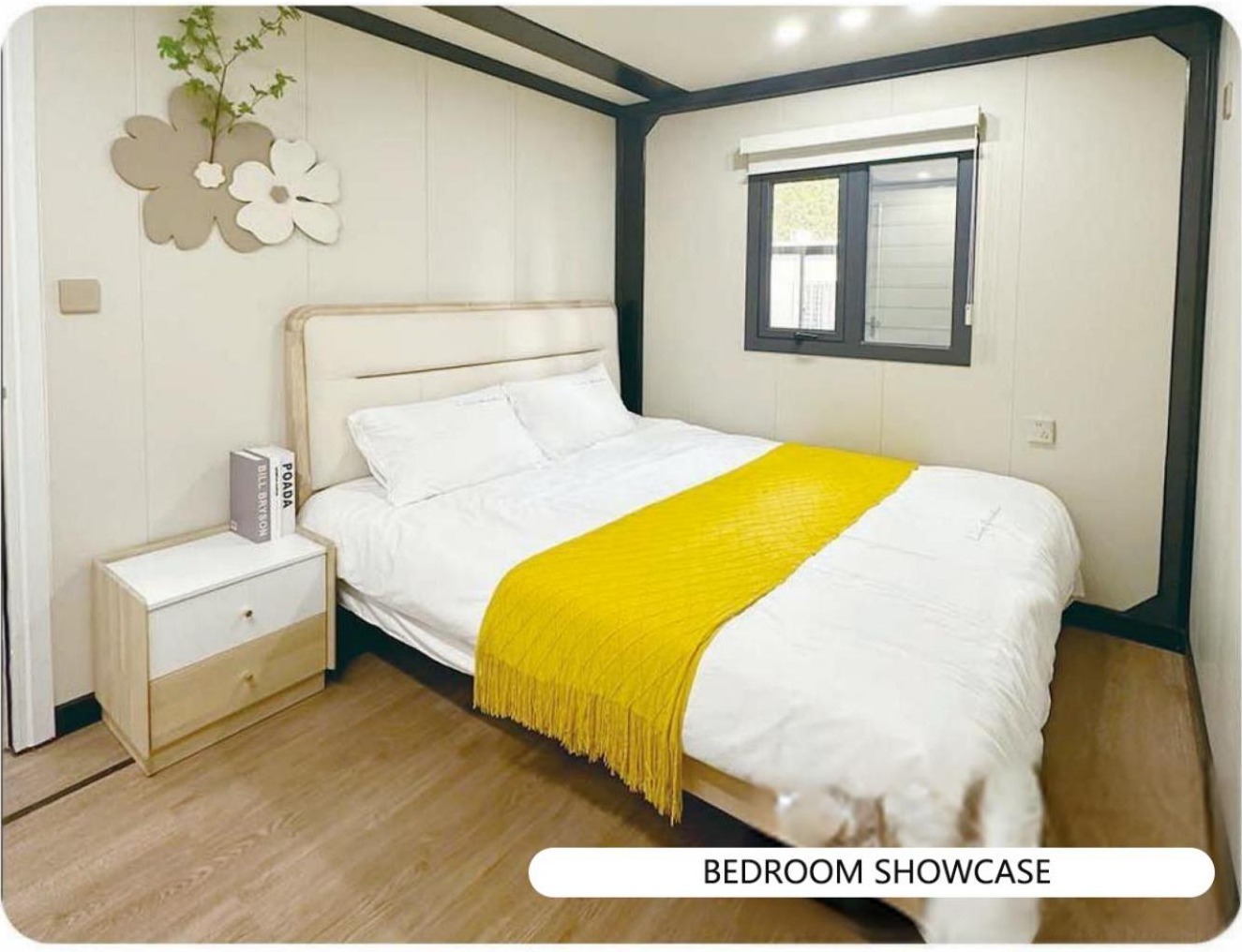 Interior — quarto com manta amarela e decoração